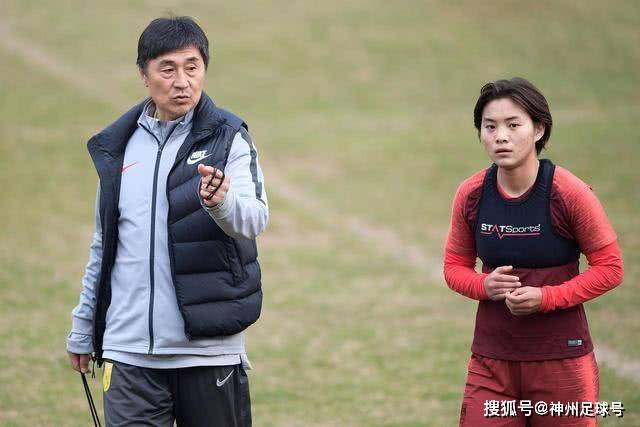 国王新秀雷诺膝伤被轮椅送离场